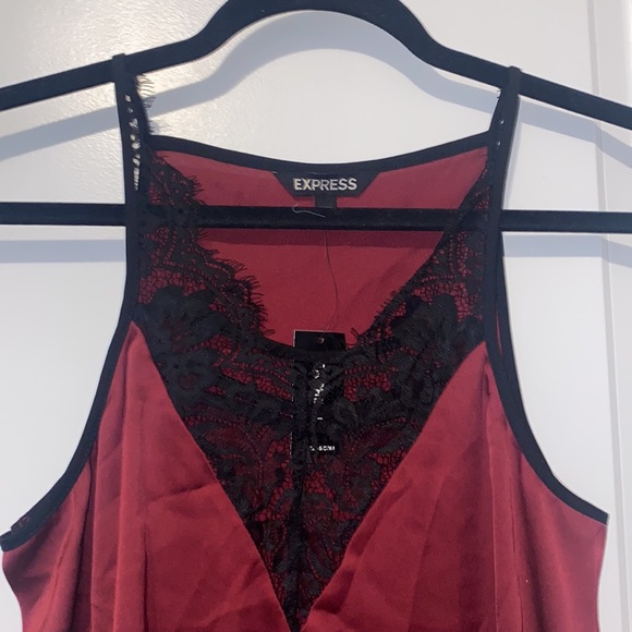 Express burgundy silky tank top with lace - Picture 2 of 3